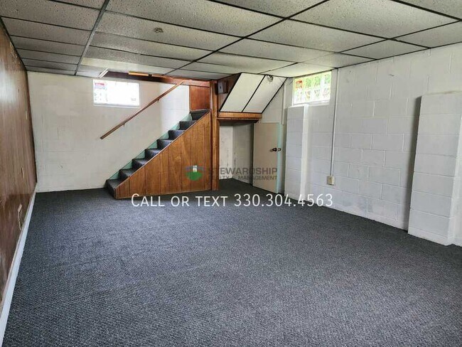 Building Photo - 1030 Sawyer Ave