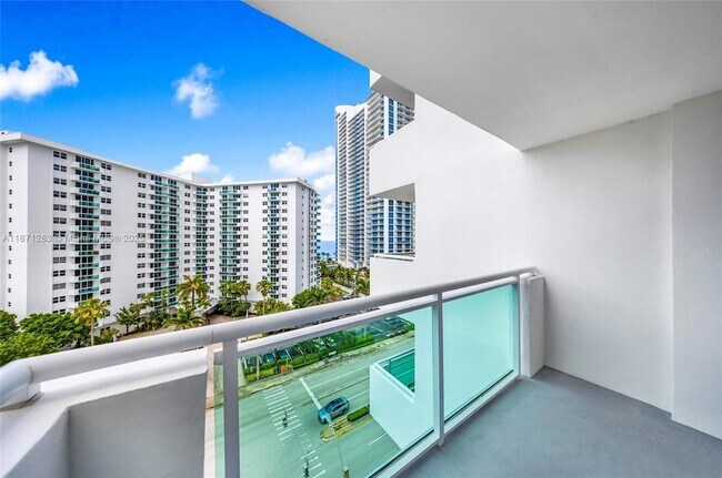 Building Photo - 3000 S Ocean Dr