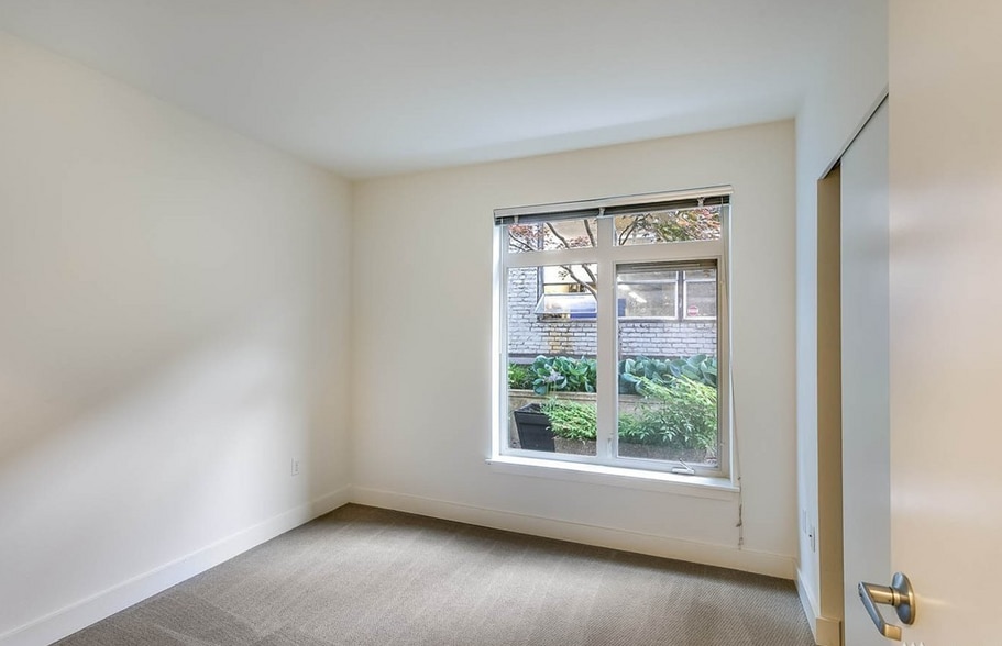 2nd BR - 1610 Belmont Ave