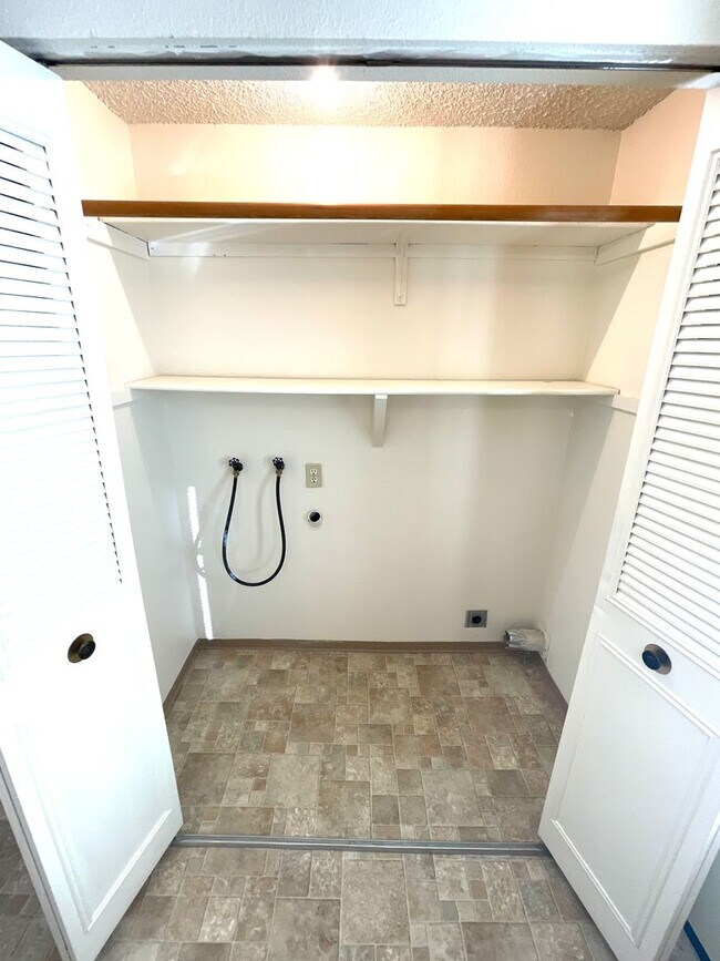 Building Photo - 3047 Kane St