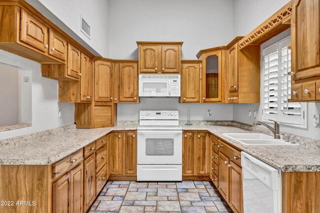 Building Photo - 16250 N 64th Pl