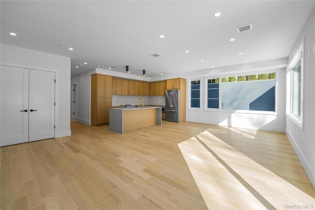Building Photo - 156 Palisade St