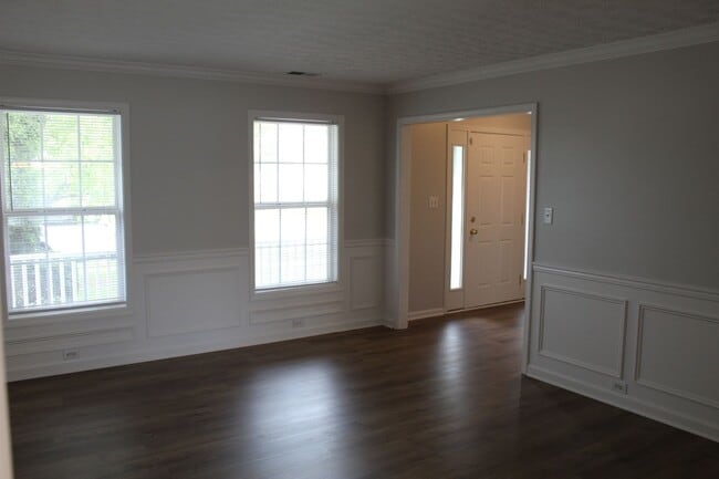 Building Photo - Beautifully Renovated Home in Worthington ...