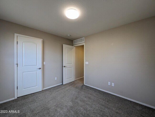 Building Photo - 1253 N 166th Ave