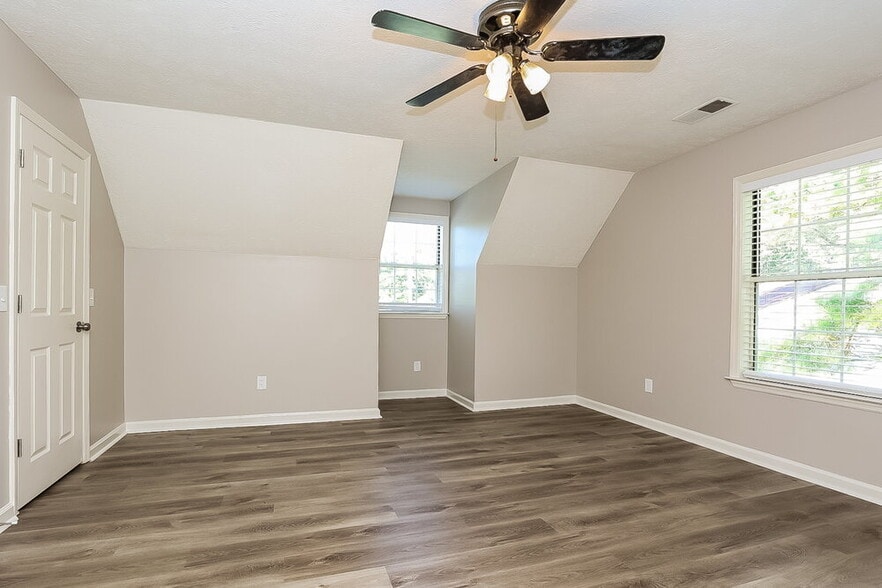 Building Photo - 386 Park Ct
