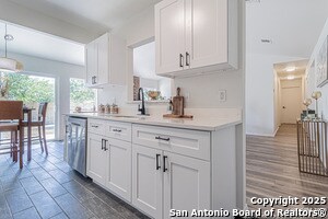 Building Photo - 1142 Churing Dr