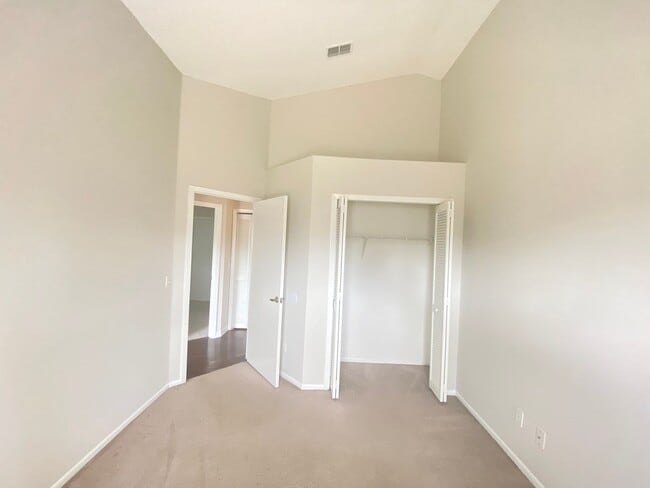 Building Photo - Lake Mary!  Ready to Move in!! Spacious 4/...