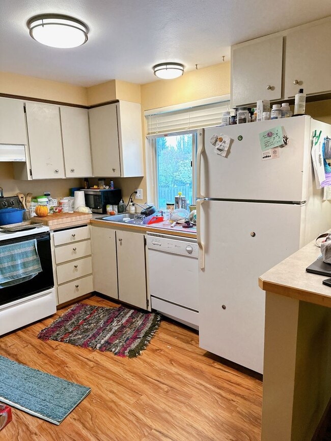 Building Photo - PRELEASING: 3 bdrm/1.5 bath house near WWU + Fairhaven