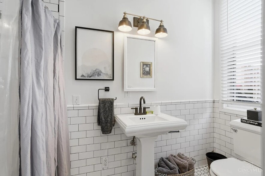 Building Photo - 535 Klotter Ave