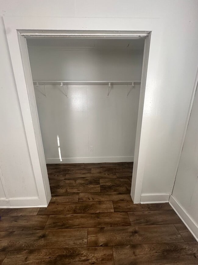 Building Photo - 2-bedroom, 1-bathroom Single Family home F...