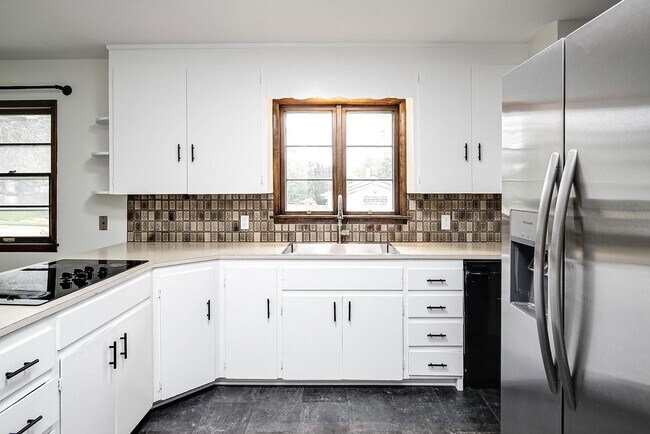 Building Photo - Beautiful 3-Bed, 2-Bath Home in West Omaha!