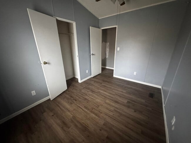 Building Photo - 1102 E Spring St