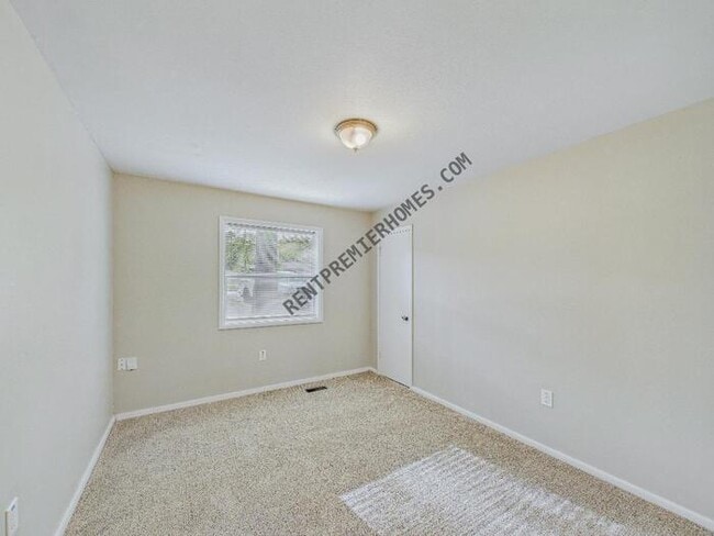 Building Photo - 202 S Claremont Ave