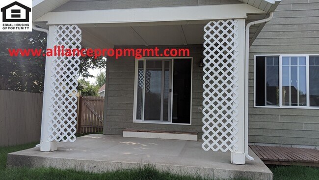 Building Photo - 2907 Lily Dr