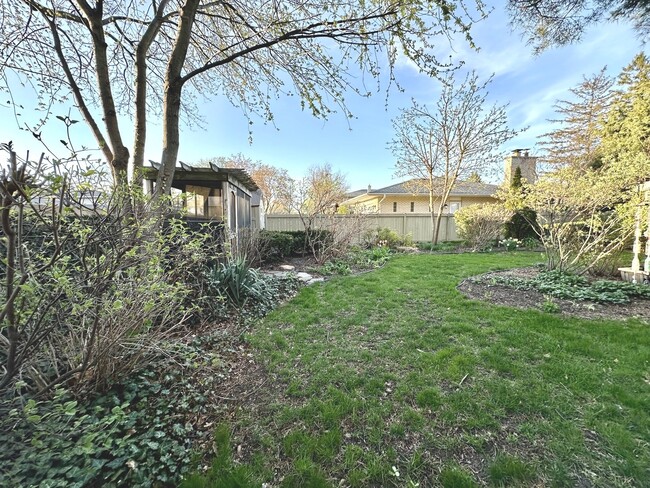 Building Photo - 1712 E Maya Ln