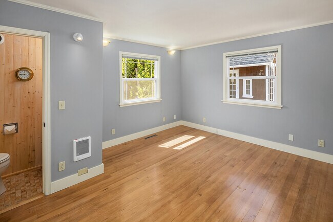 Building Photo - 185 2nd Ave SE