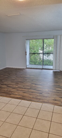 Building Photo - 13300 Walsingham Rd