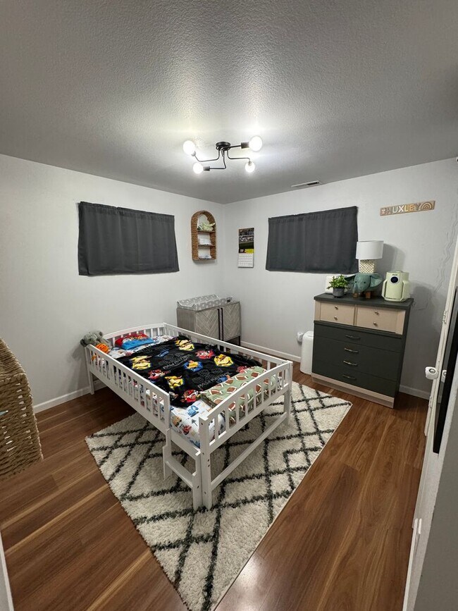 Building Photo - 3 Bedroom Home