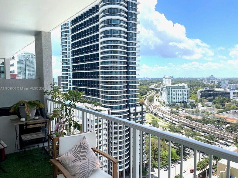 Building Photo - 1250 S Miami Ave