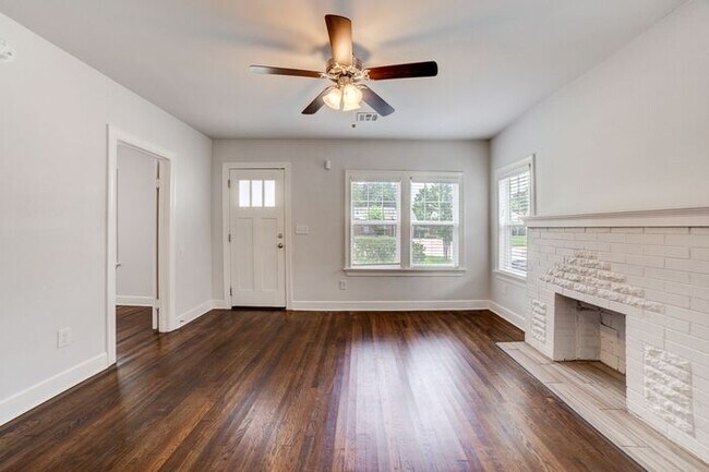 Building Photo - Charming 1920s Home - Fully Renovated | MOVE IN SPECIAL