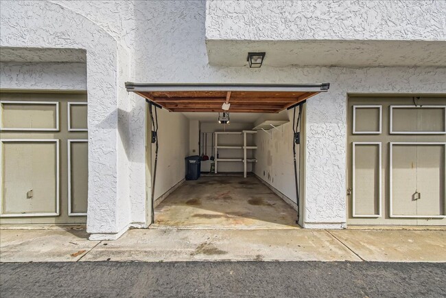 Building Photo - ? Coastal Luxury! Remodeled Solana Beach C...