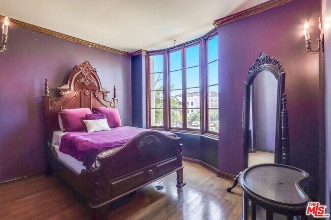 Building Photo - 642 S Bronson Ave