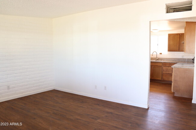 Building Photo - 1052 Chaparral Cir