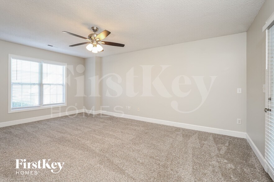 Building Photo - 5233 Old Plantation Cir