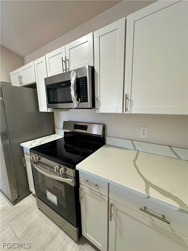 Building Photo - 3821 SW 9th Ave