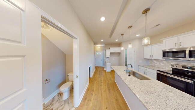 Building Photo - 3 bedrooms almost brand new house