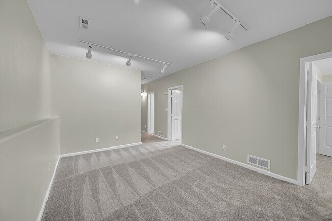 Building Photo - $2,445, 4 bed, 2.5 bath, located in Englewood