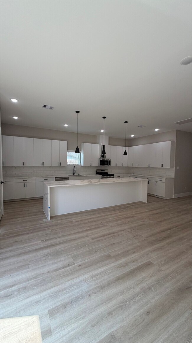 Building Photo - 2607 Piemonte Ave