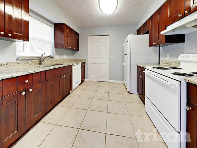 Building Photo - 910 Sunridge Point Dr