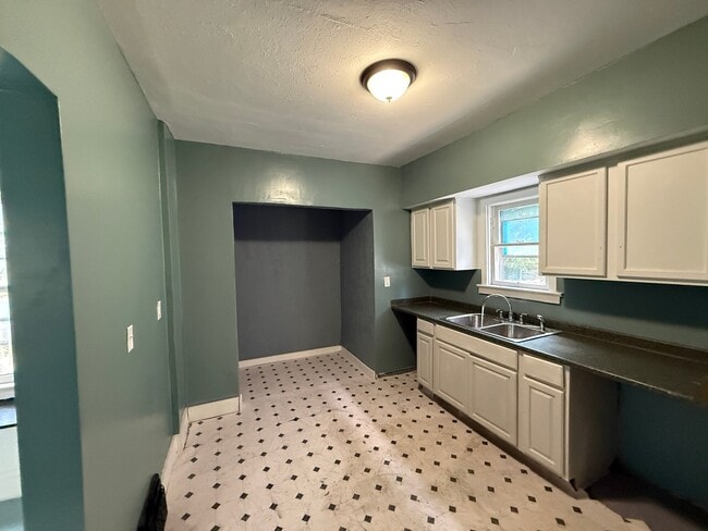 Building Photo - 14016 Castalia Ave