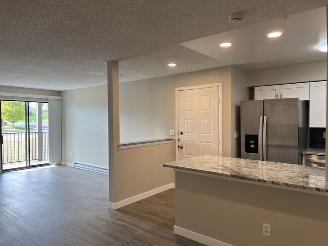 Building Photo - Spacious 2-Bed, 2-Bath Condo in Desirable ...