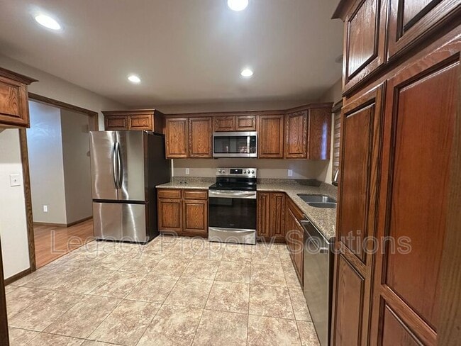 Building Photo - 1400 S 3rd St