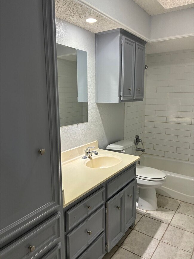 Building Photo - Price Improvement on this 4 bedroom