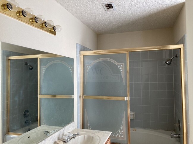 Building Photo - 2607 Schulze Dr