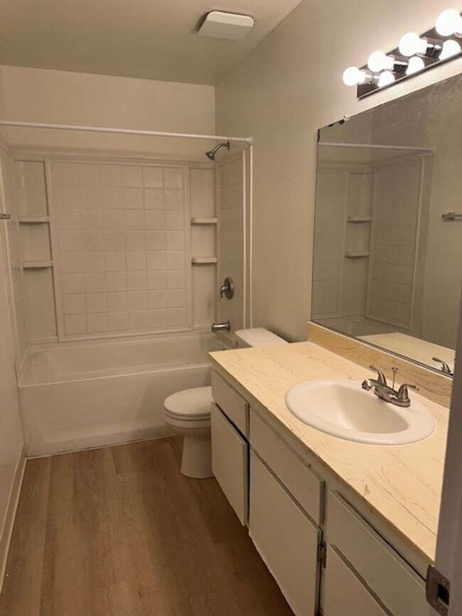 Building Photo - 3 BEDROOM PEPPERTREE CONDO IN VENTURA