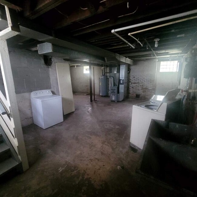 Building Photo - 348 Ruckel Rd