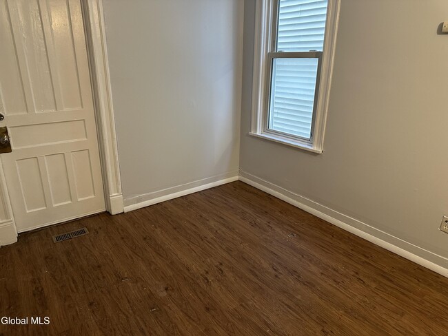 Building Photo - 1213 State St