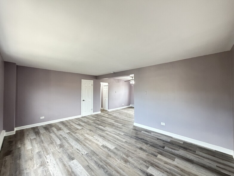 Building Photo - 2057 E 72nd St
