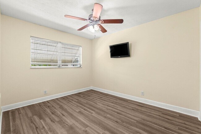 Building Photo - 640 Jaeger Dr