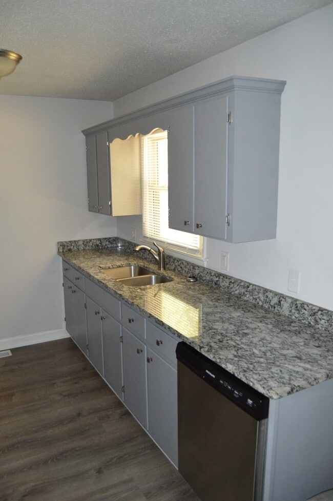 Building Photo - 860 Opal St