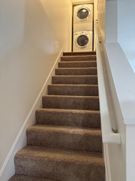 Building Photo - 4630 Dillon St