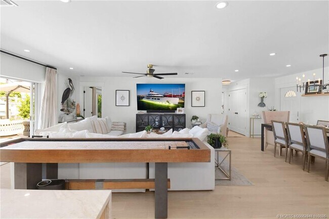 Building Photo - 1425 SW Egret Way