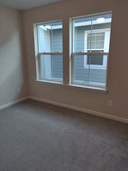 2nd room - 3893 SE 81st Ave