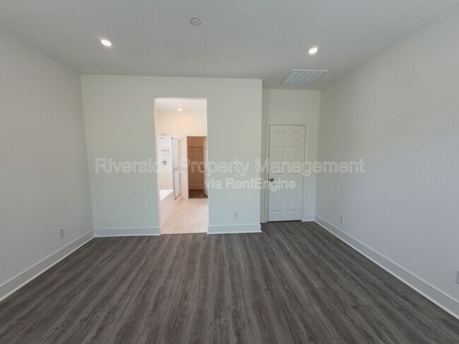 Building Photo - 20947 Spring Mountain Rd