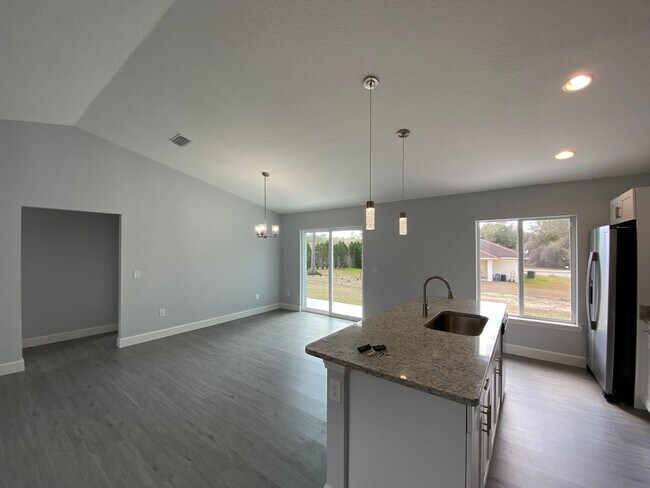 Building Photo - Desirable SW Ocala Neighborhood 3/2/2 **WON'T LAST**