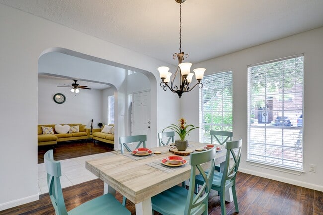 Building Photo - 13710 Wheatbridge Dr